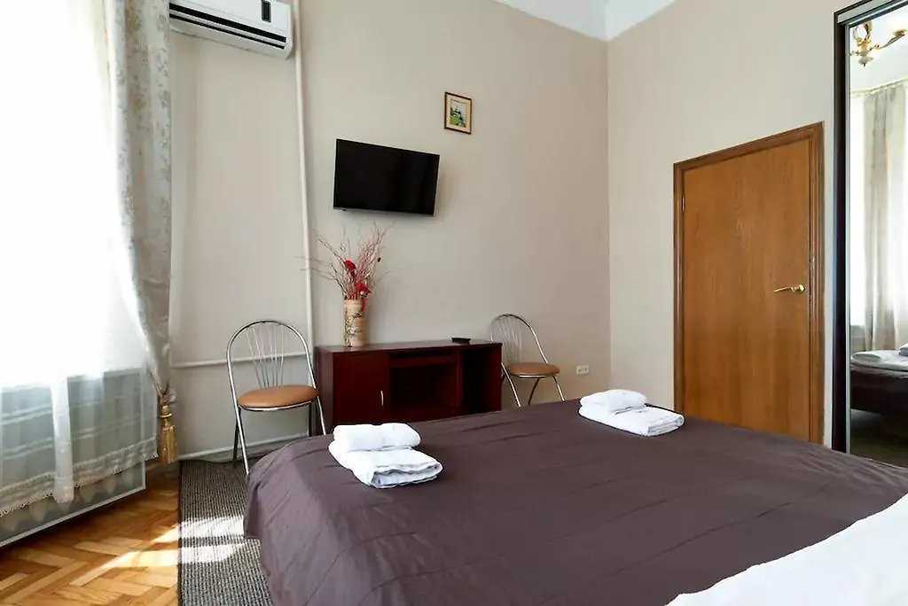 Home Hotel Apartments On Zoloti Vorota Kyiv Ukraine