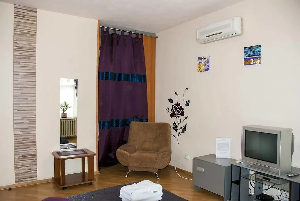 Home Hotel Apartments On Zoloti Vorota Kyiv
