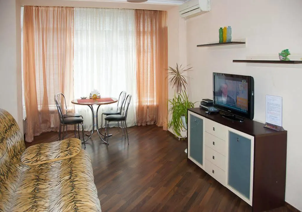 Home Hotel Apartments On Zoloti Vorota Kyiv Ukraine