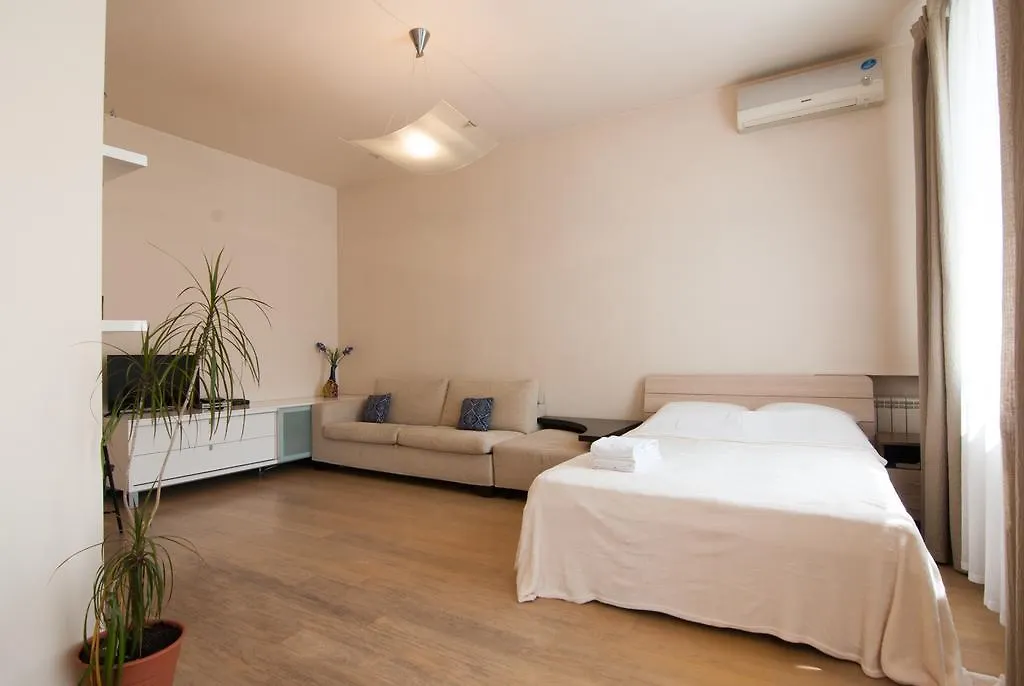 Home Hotel Apartments On Zoloti Vorota Kyiv Ukraine