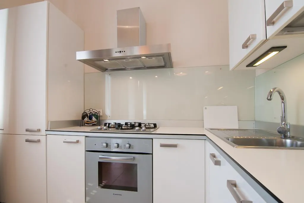 Home Hotel Apartments On Zoloti Vorota Kyiv Ukraine