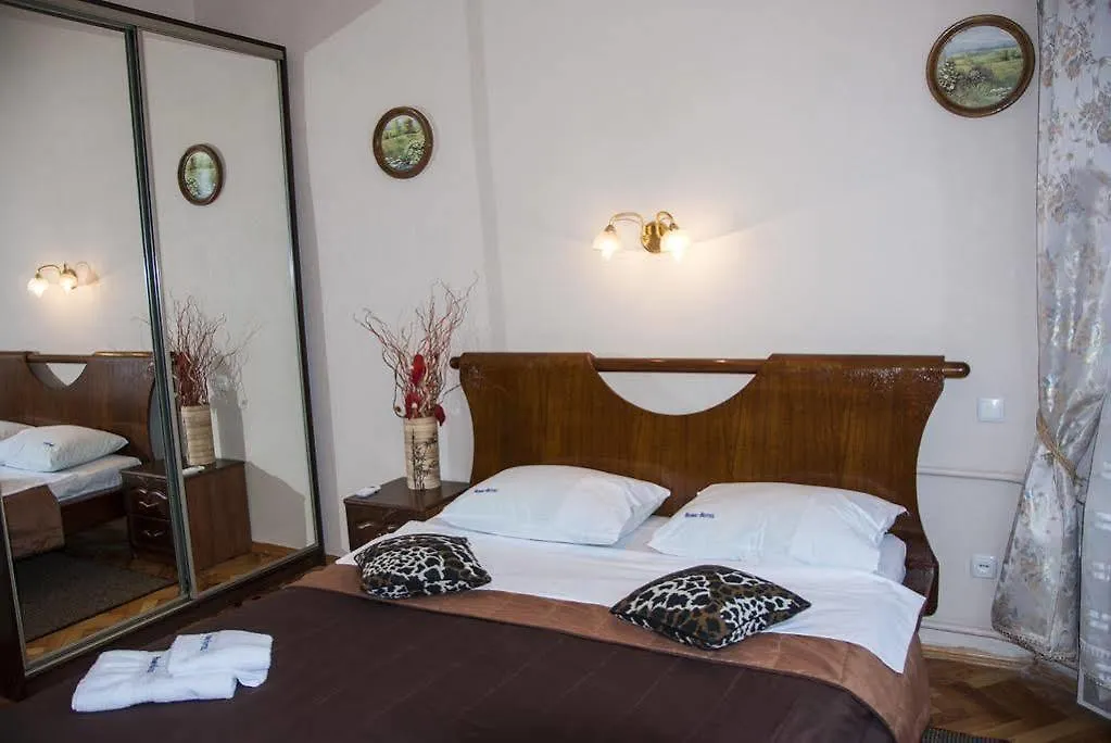Home Hotel Apartments On Zoloti Vorota Kyiv