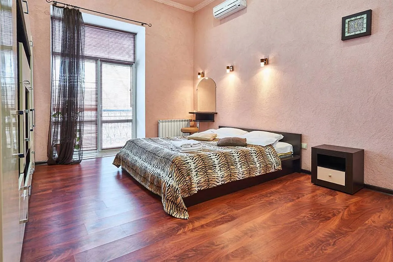 Home Hotel Apartments On Zoloti Vorota Kyiv