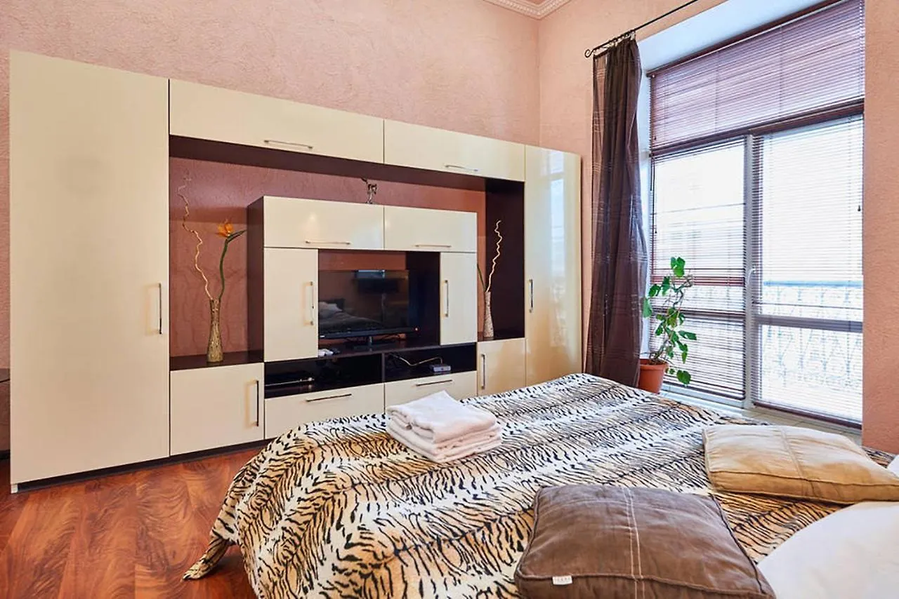 Home Hotel Apartments On Zoloti Vorota Kyiv Ukraine